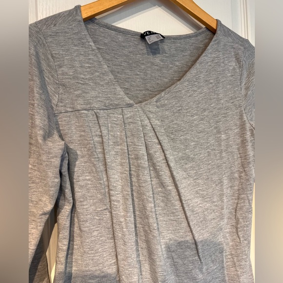Venus Gray Long Sleeve - Size Medium - Picture 3 of 4